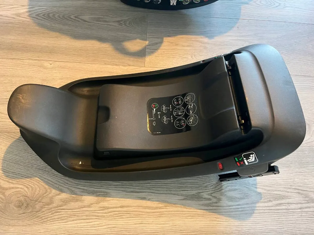 Baby car seat with ISO fix - Image 4