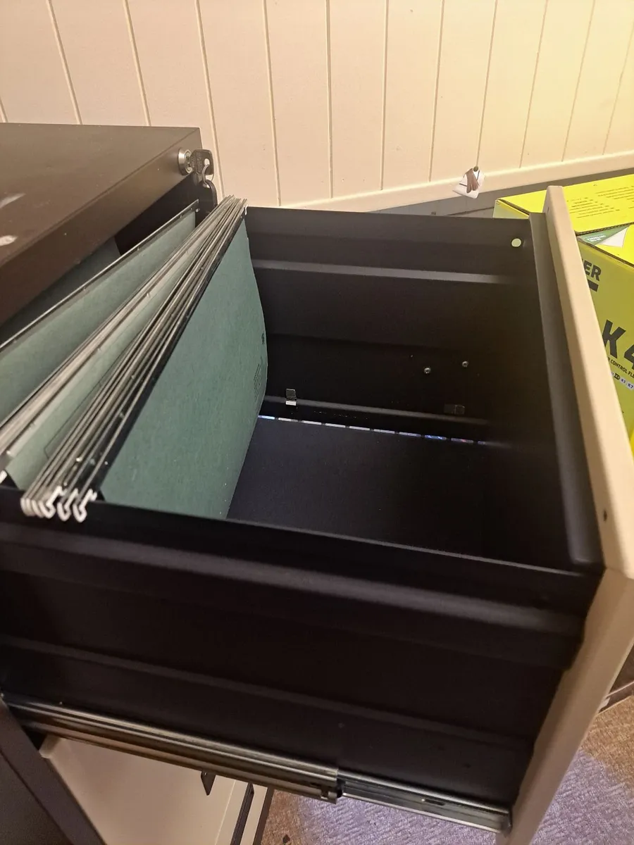 Filing cabinet - Image 2