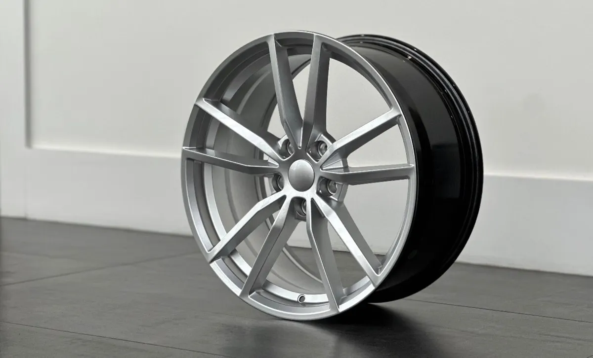 18/19 inch Pretoria style alloy wheels