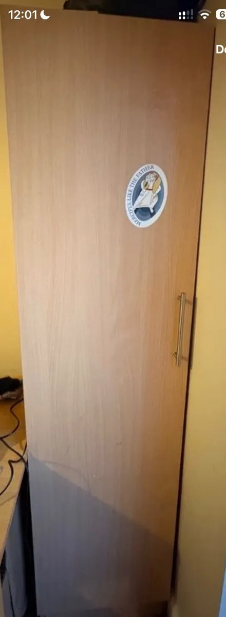 Single wardrobe