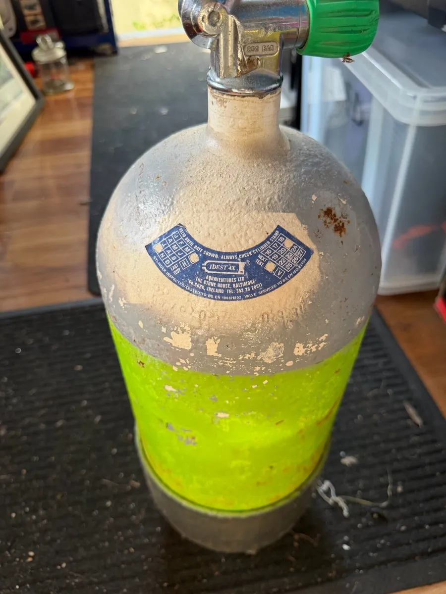 Scuba tank - Image 1