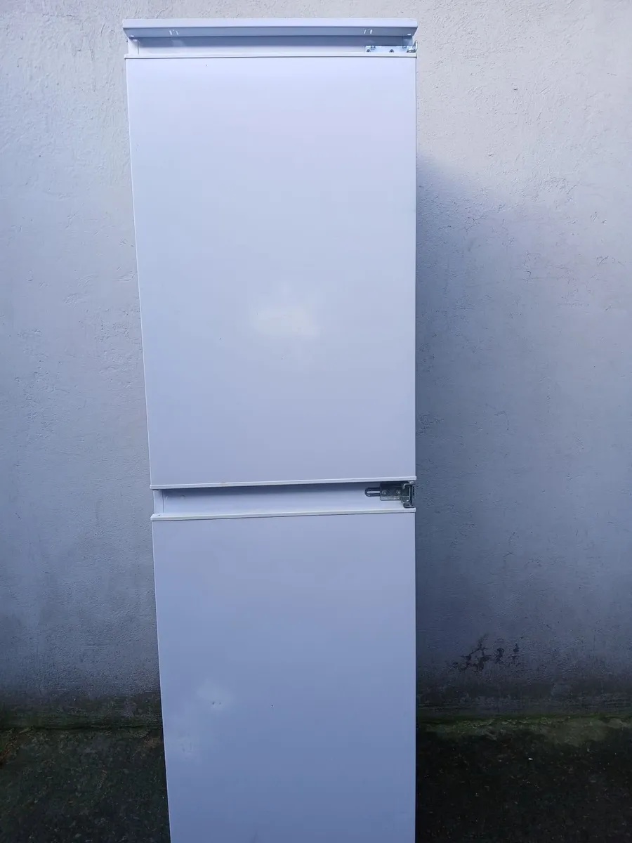 50/50 INTEGRETED FRIDGE FREEZER - Image 3