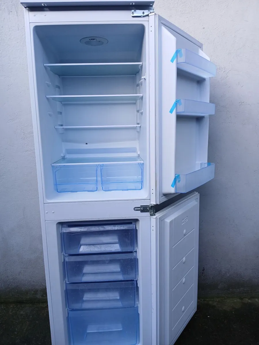 50/50 INTEGRETED FRIDGE FREEZER - Image 4