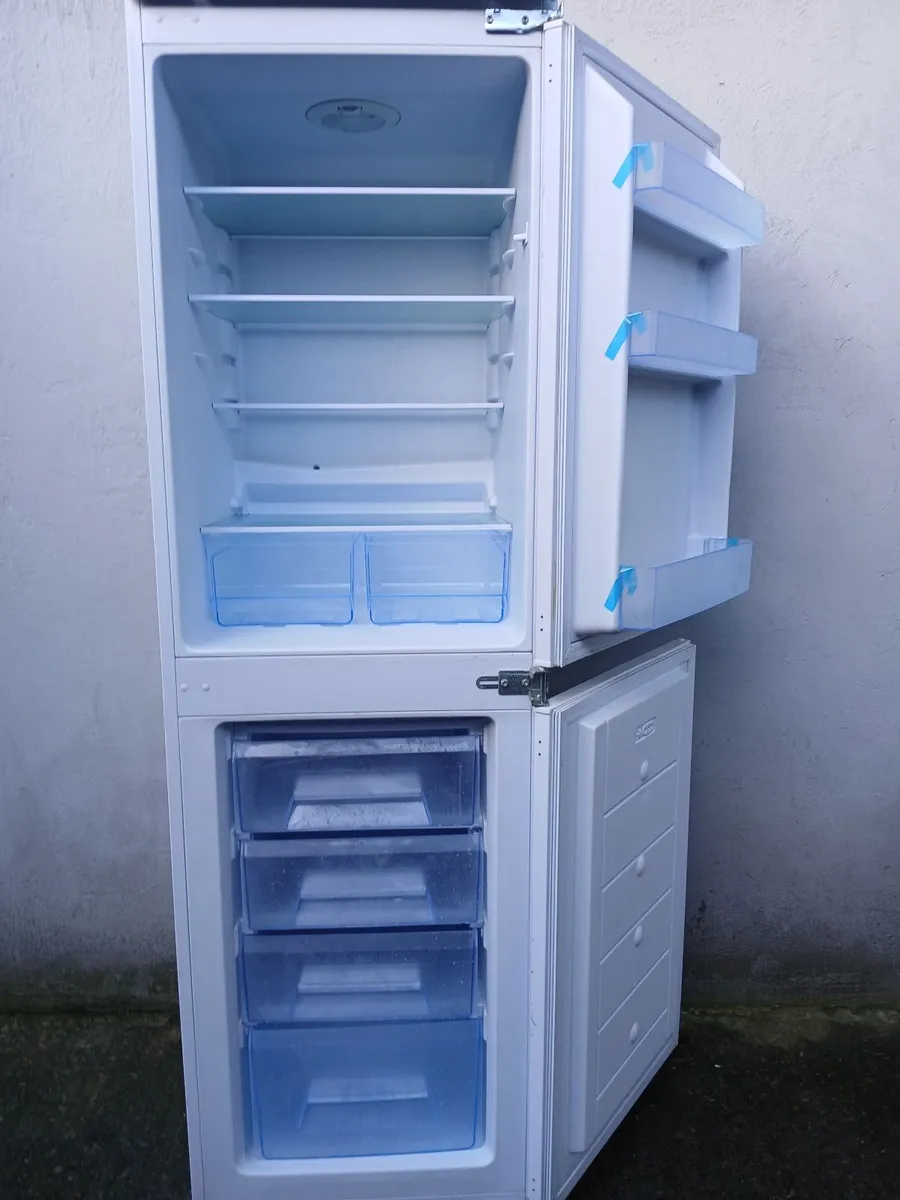 50/50 INTEGRETED FRIDGE FREEZER - Image 1