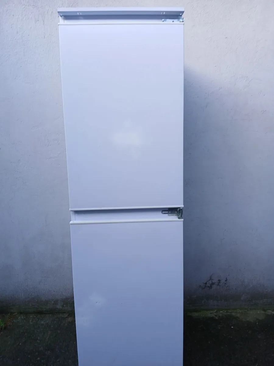 50/50 INTEGRETED FRIDGE FREEZER - Image 2