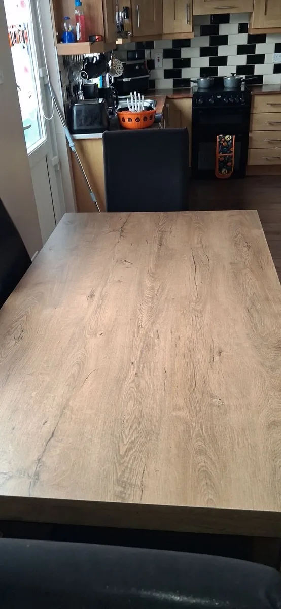 Table and 6 chairs - Image 2