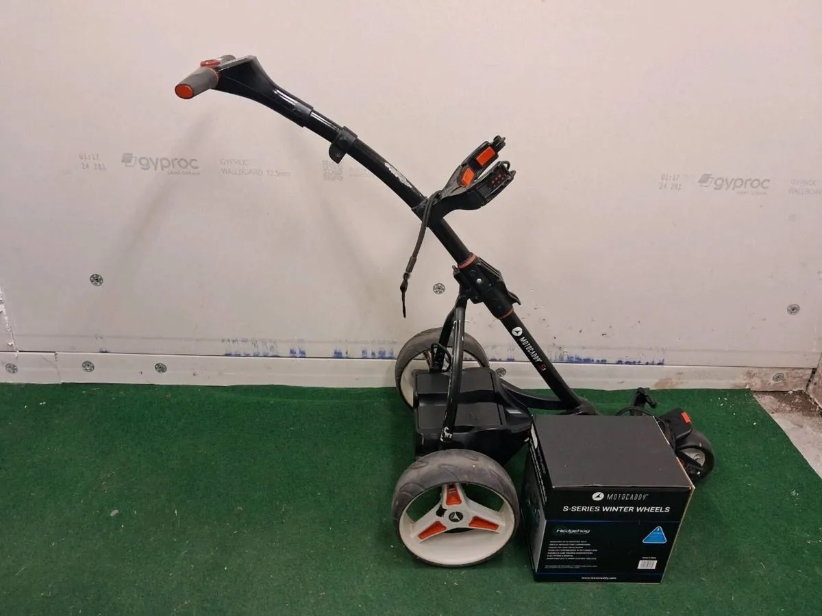 Motocaddy S1 winter wheels and lithium battery - Image 1