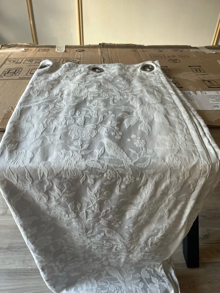 Grey curtains - Image 1