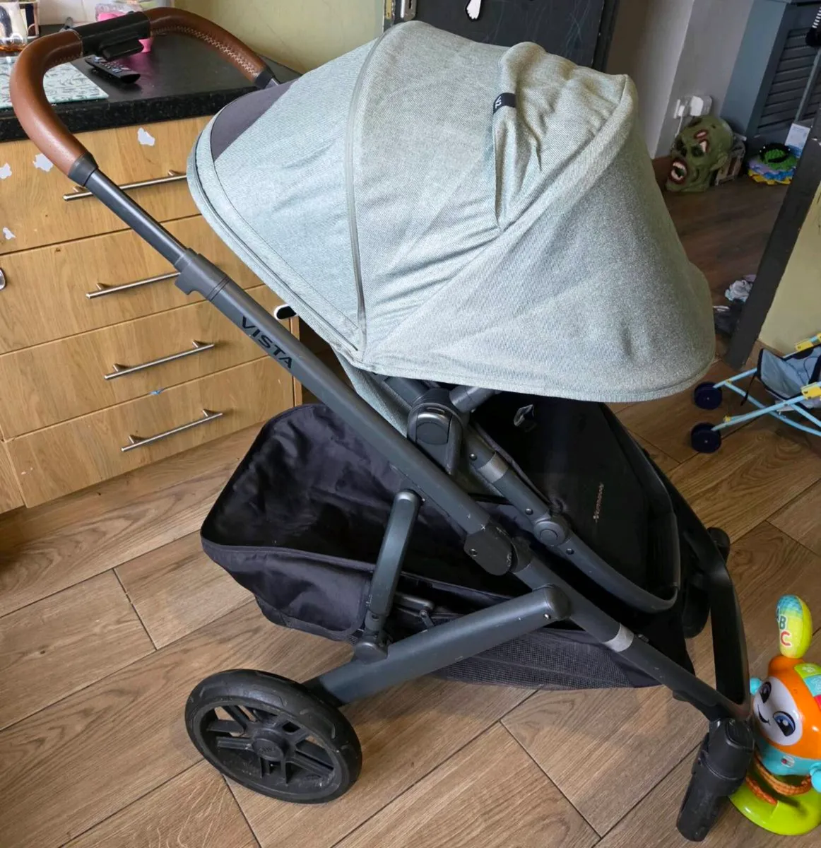 Uppababy Vista V2 travel system - Image 1