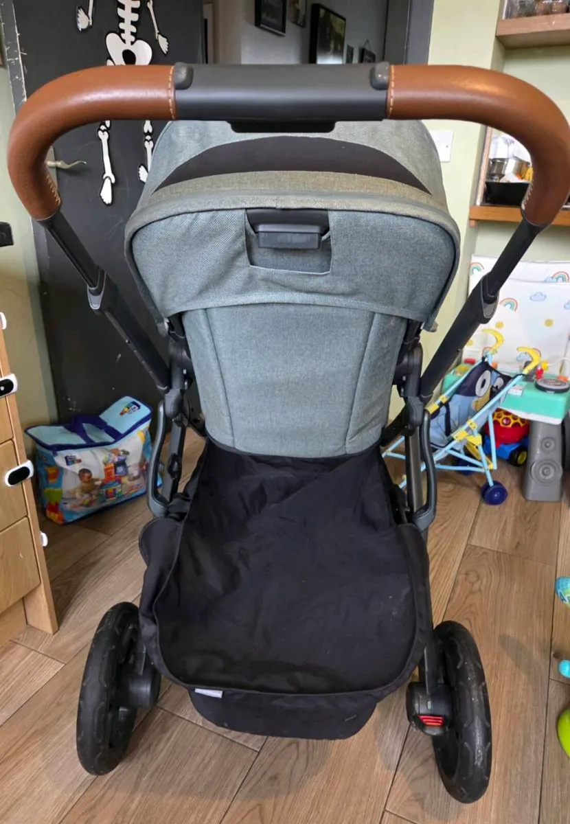 Uppababy Vista V2 travel system - Image 2