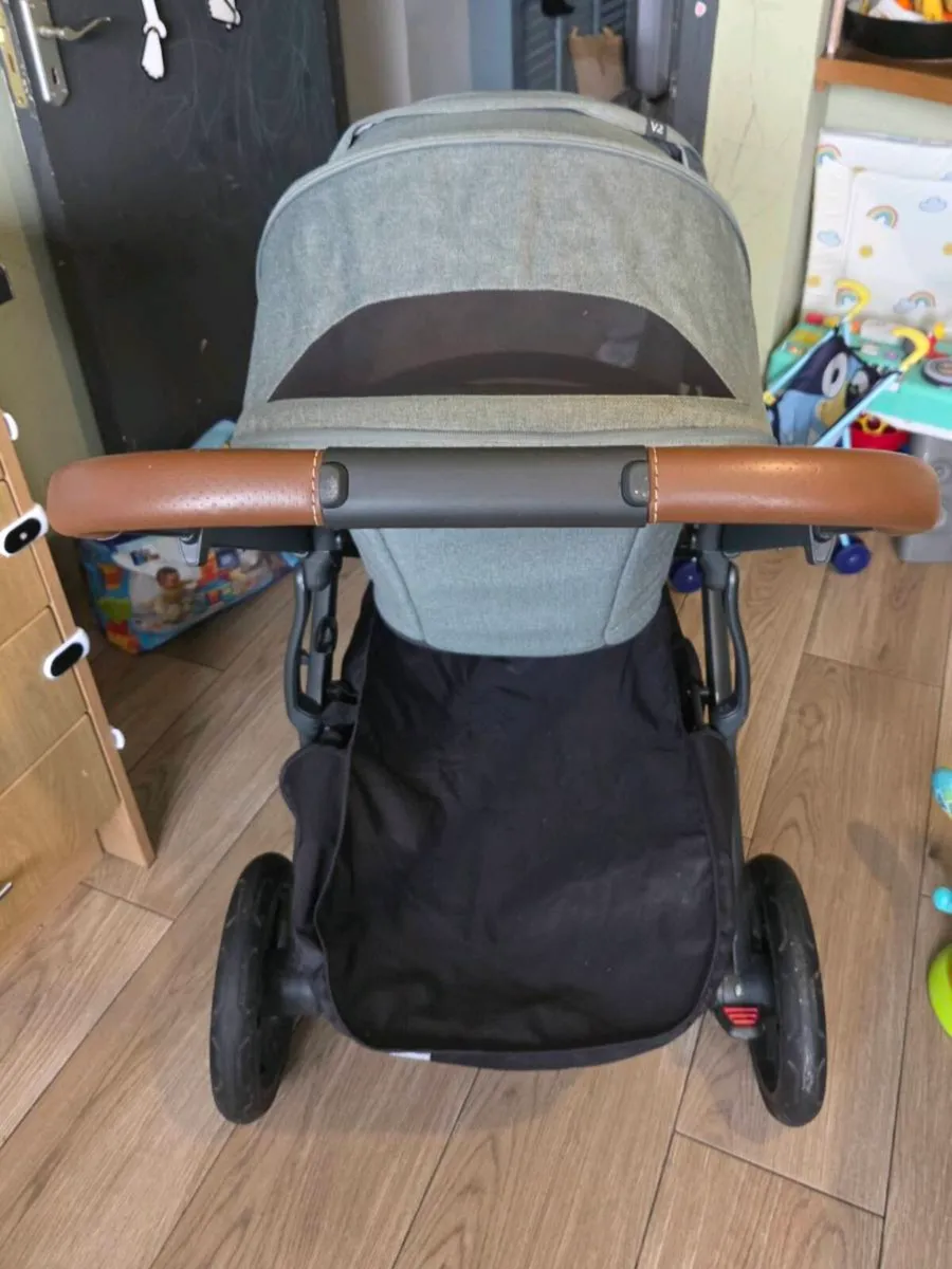 Uppababy Vista V2 travel system - Image 3