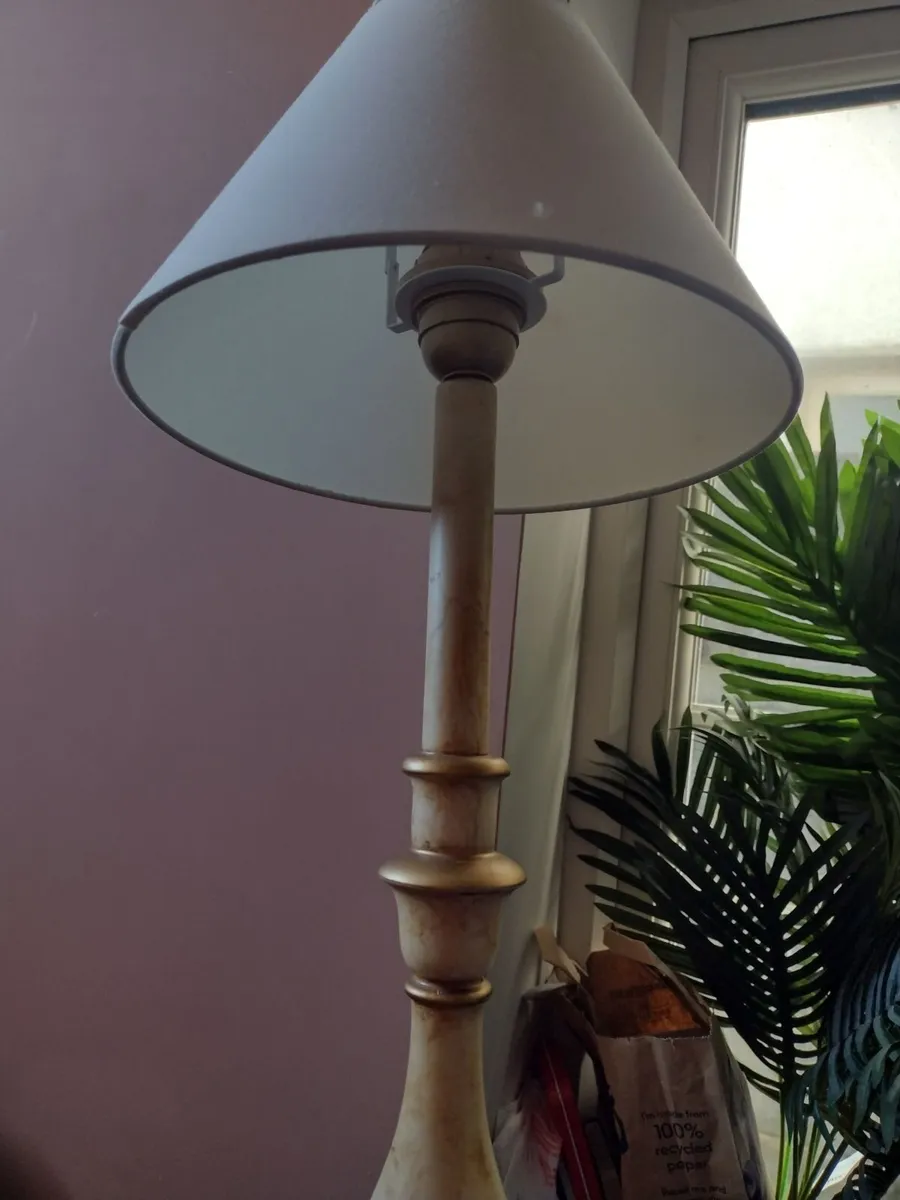 Tall elegant table lamp - Image 2