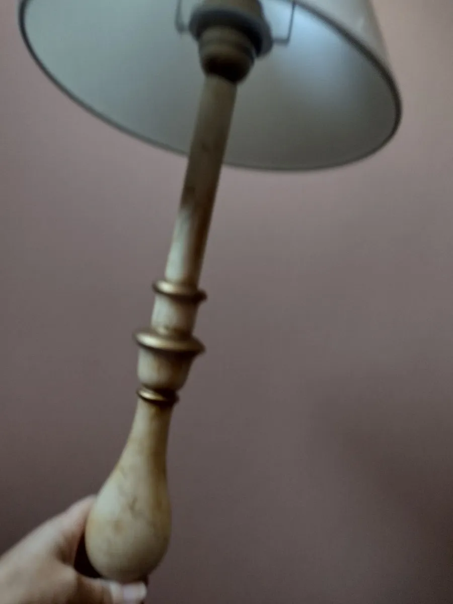 Tall elegant table lamp - Image 3