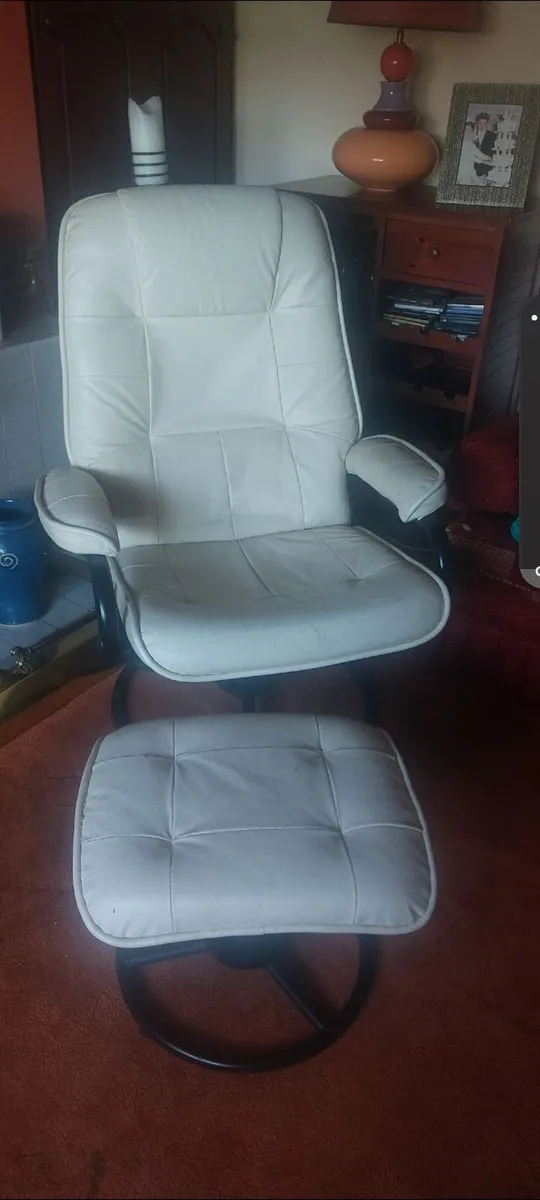 Swivel/Rer ceam leather feeding chair with Ottoman - Image 1
