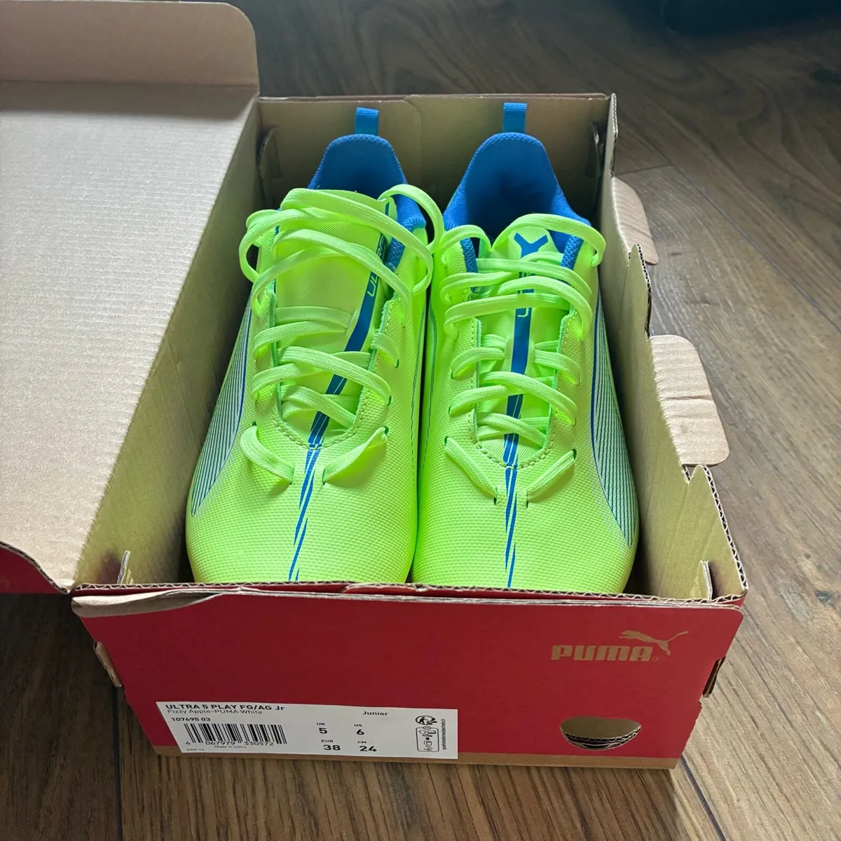 Junior football boots - Image 1