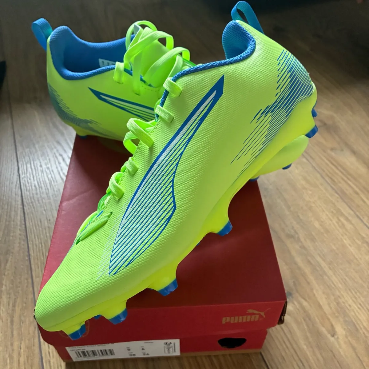 Junior football boots - Image 3