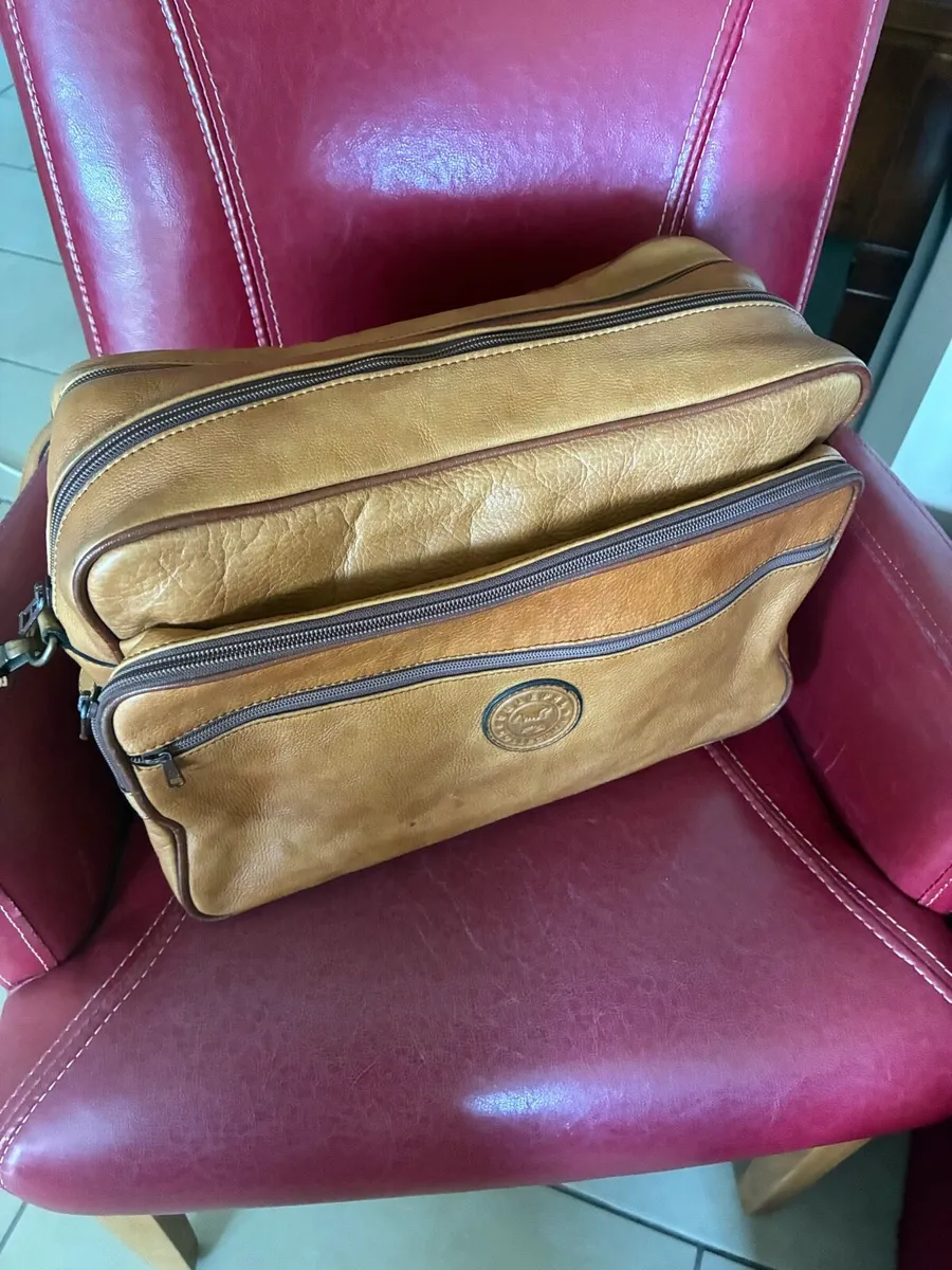 Quality Leather Travel Bag - Image 1