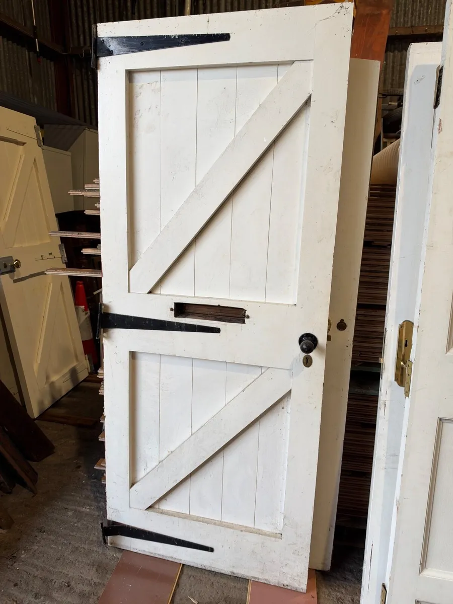 External ledge and brace door - Image 2