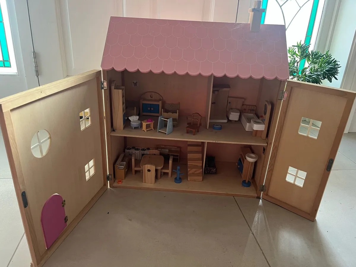 Wooden dolls house - Image 2