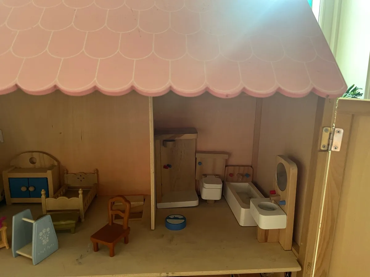 Wooden dolls house - Image 4