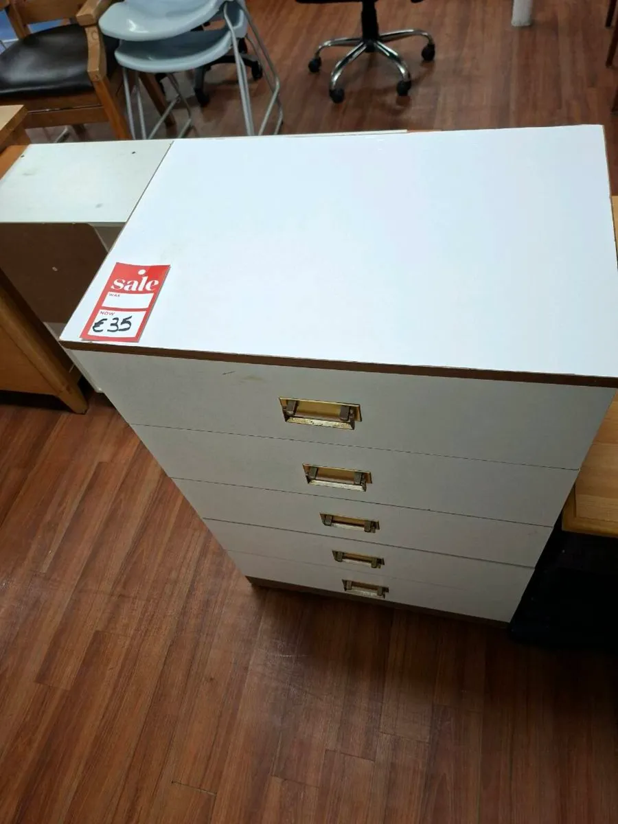 WHITE 5 DRAWER CHEST OF DRAWERS - Image 1