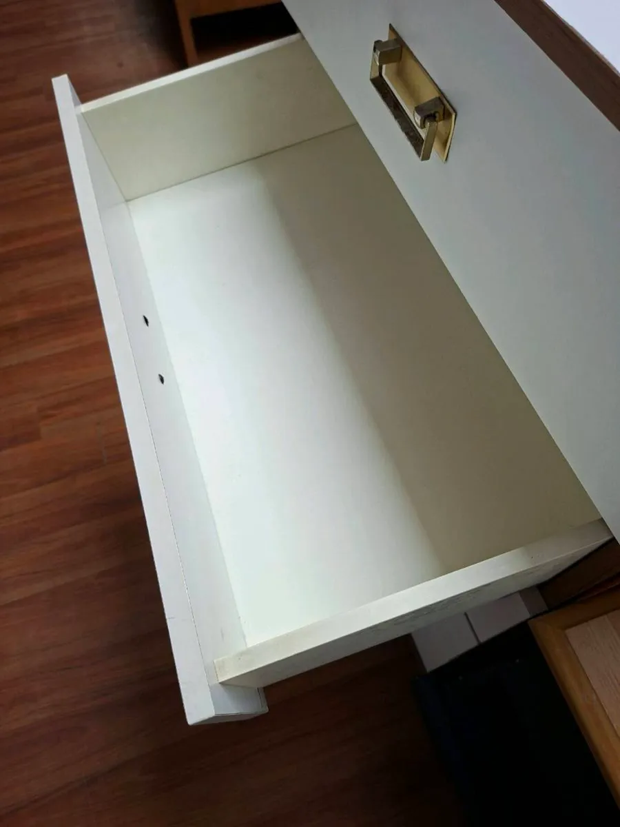 WHITE 5 DRAWER CHEST OF DRAWERS - Image 3