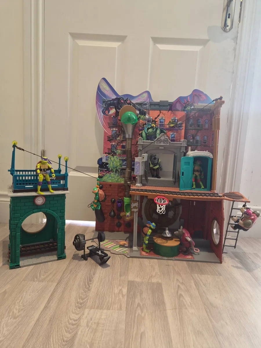 Teenage Mutant Ninja Turtle Sewer Lair Playset - Image 4