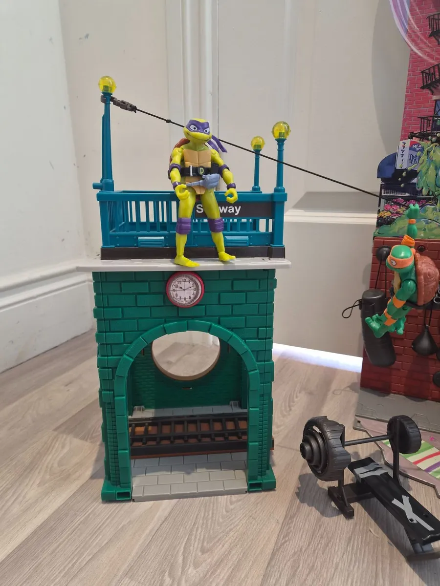 Teenage Mutant Ninja Turtle Sewer Lair Playset - Image 2