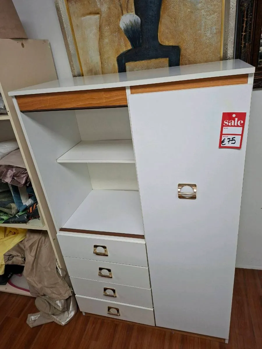WHITE WARDROBE - Image 1