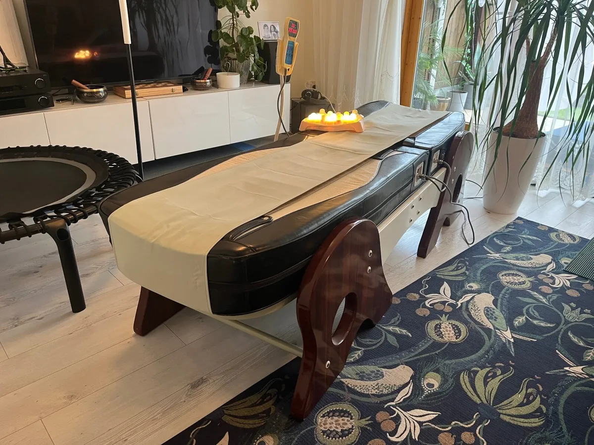 Massage bed - Heated with rolling massage - Image 1