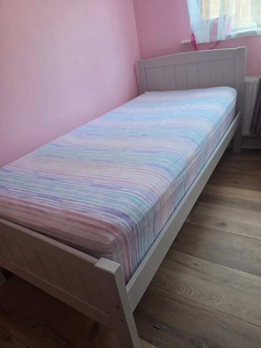 single bed - Image 1