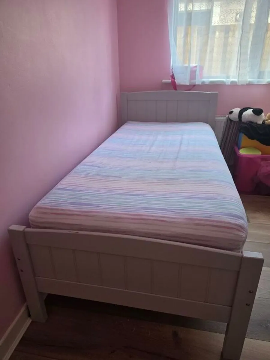 single bed - Image 2