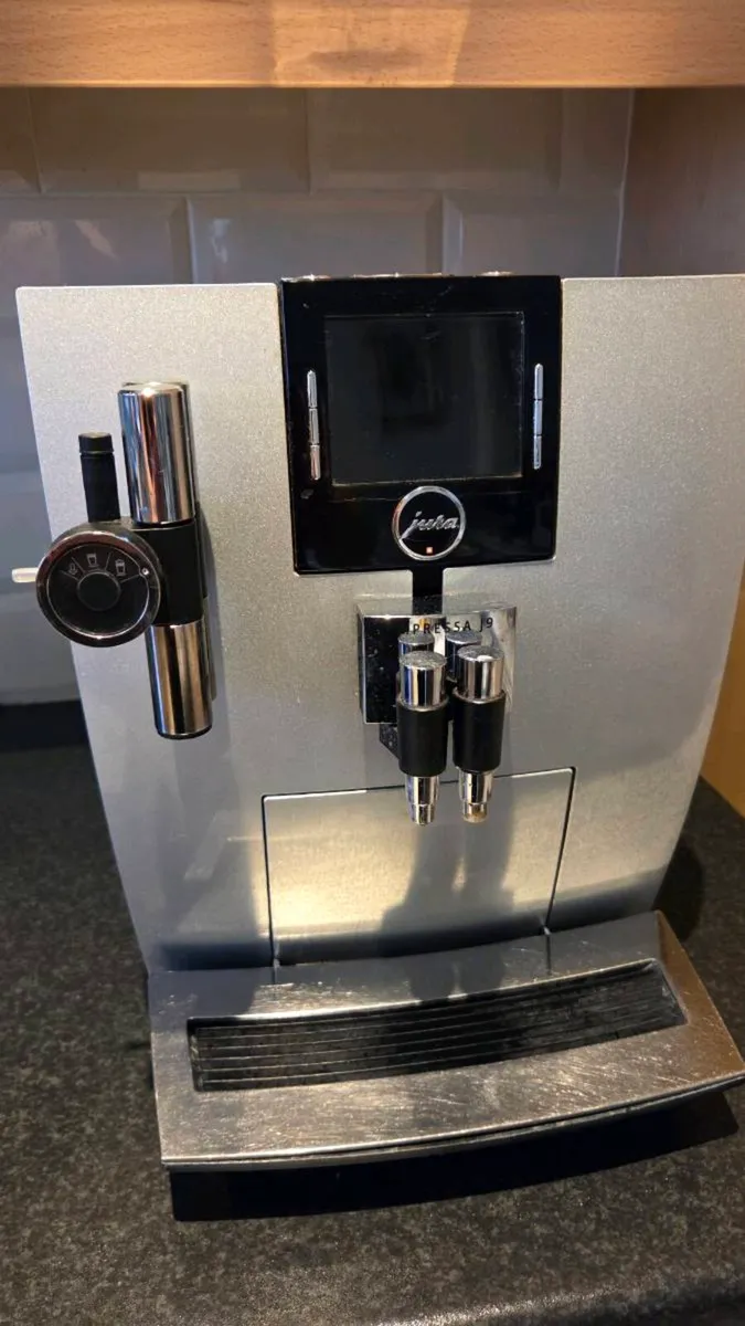 JURA IMPRESSA J9.3 AROMA+ – PREMIUM SWISS COFFEE M - Image 1