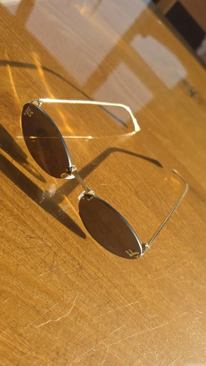 Designer sunglasses - Image 3