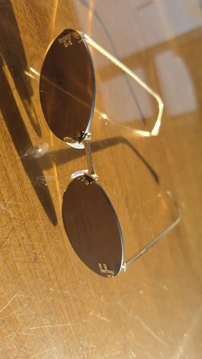 Designer sunglasses - Image 4