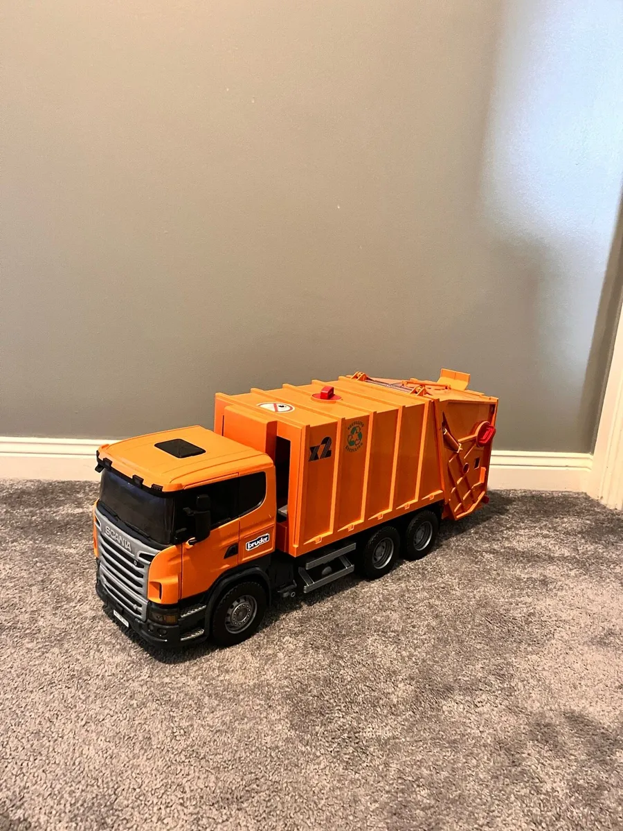 Bruder 1:16 MAN TGS Garbage Truck - Image 1