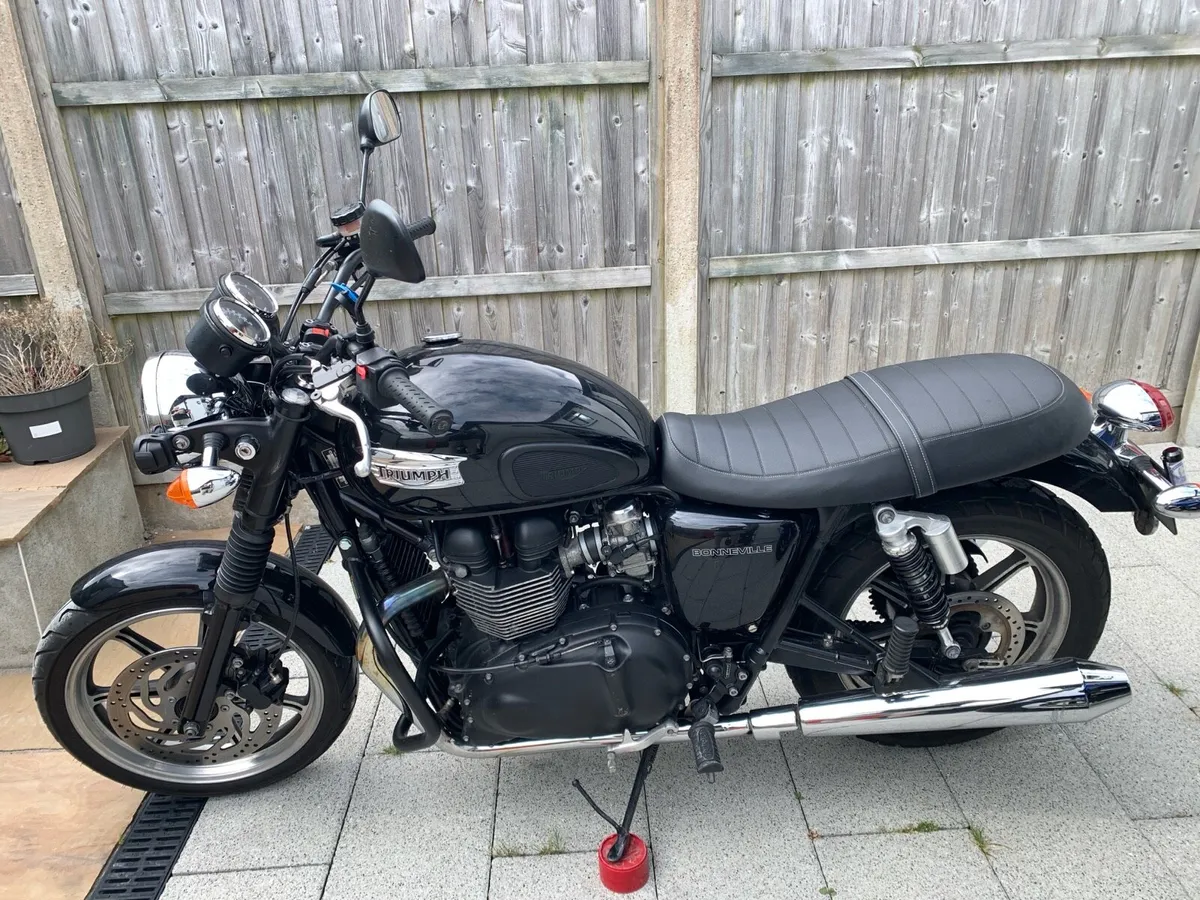 Triumph Bonneville SE 2014 Low mileage - Image 1