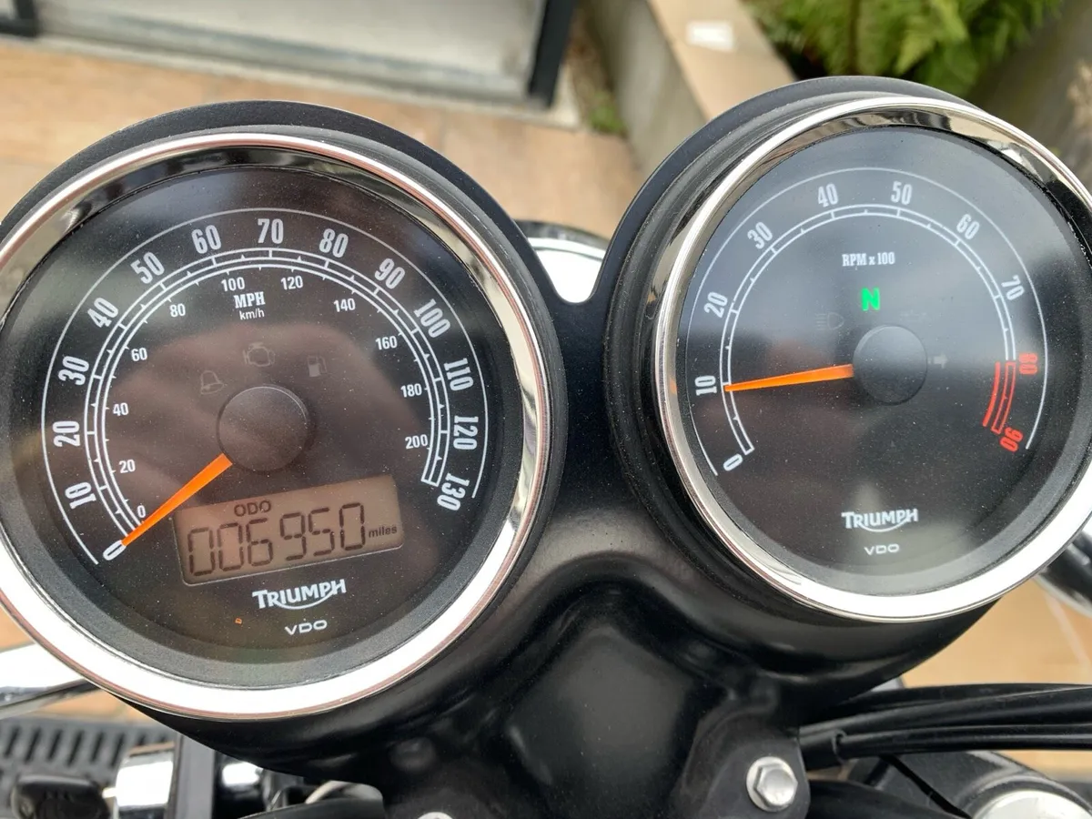 Triumph Bonneville SE 2014 Low mileage - Image 4