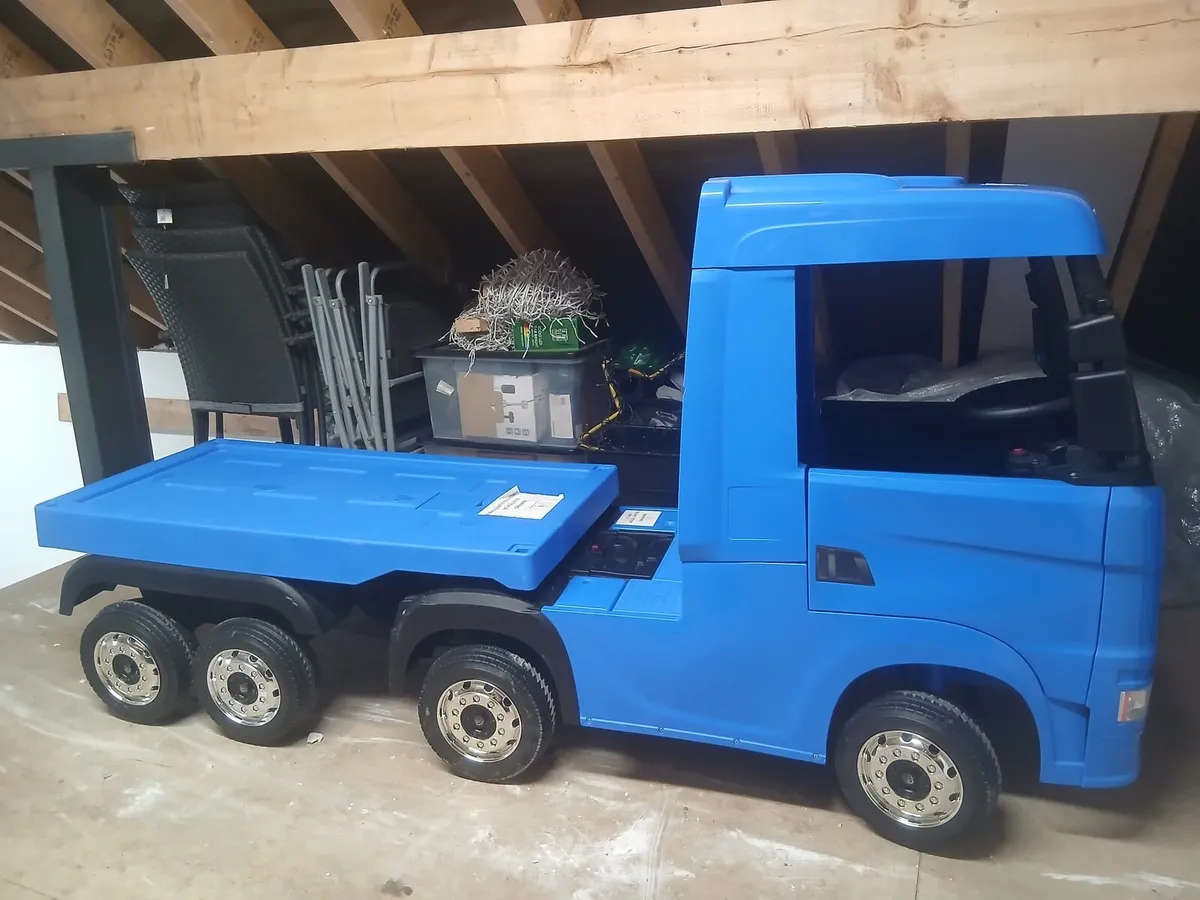 Kids battery operated lorry - Image 1