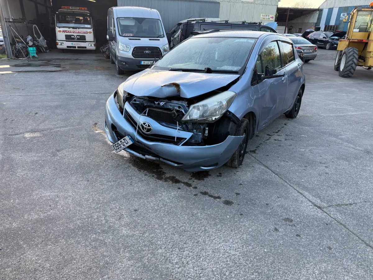 2012 Toyota Vitz 1.0 PTL Automatic - Image 3