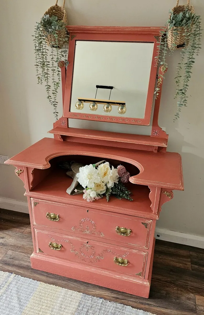 Dressing table - Image 1