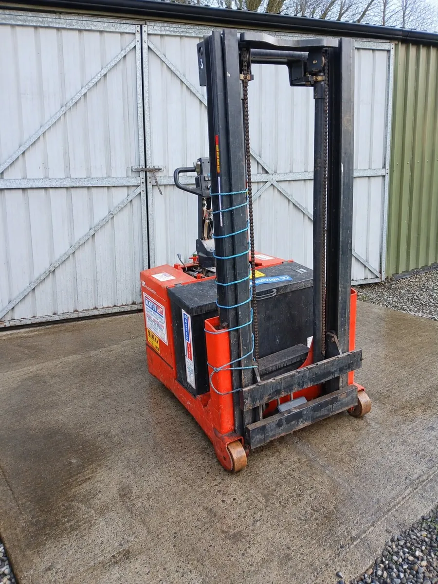 2000 Clarke Electric Forklift - Image 3