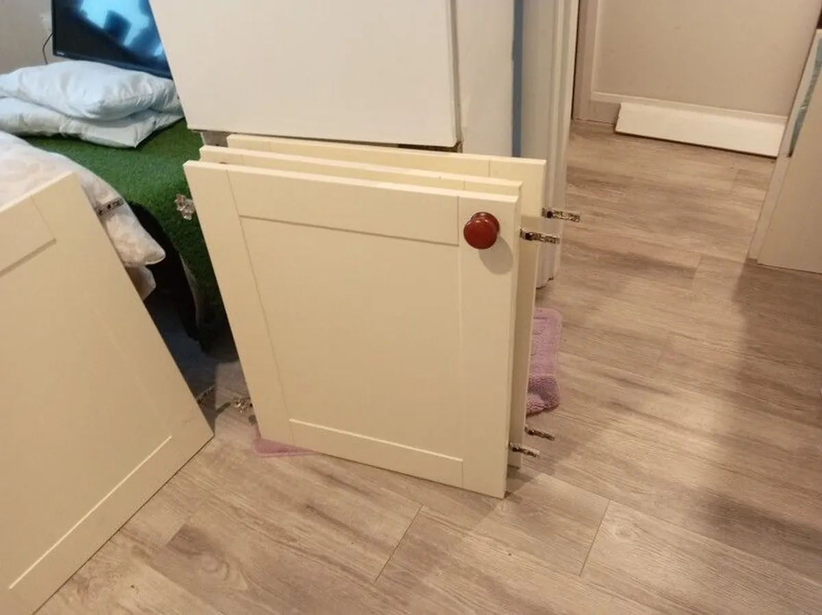 NEED GONEkitchen doors  new blanco sink and tap - Image 3