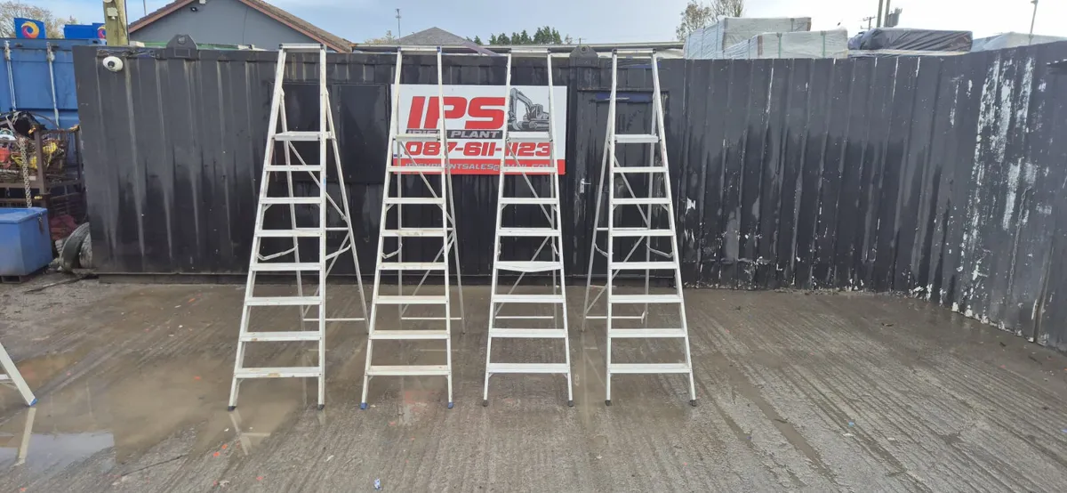 Heavy-duty aluminum swingback step ladders - Image 1