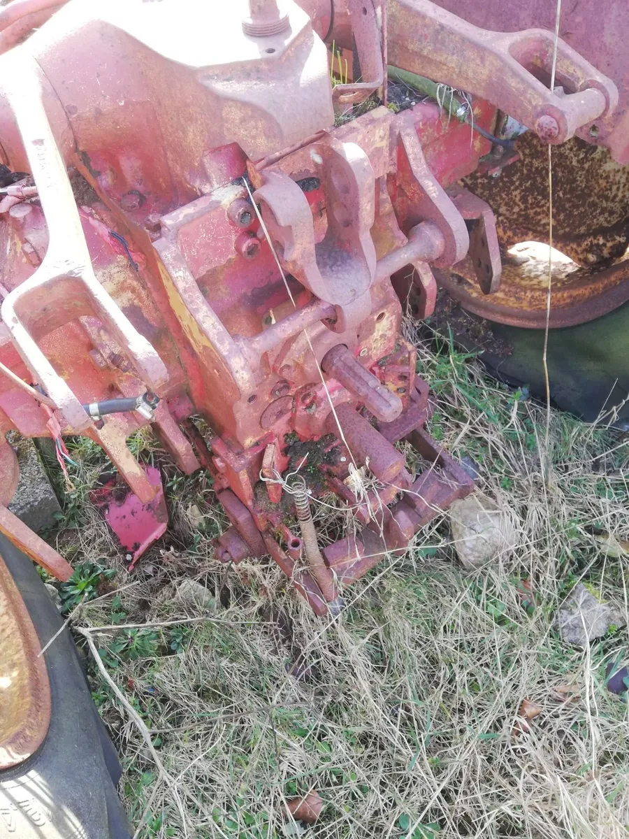 Tractor parts - Image 1