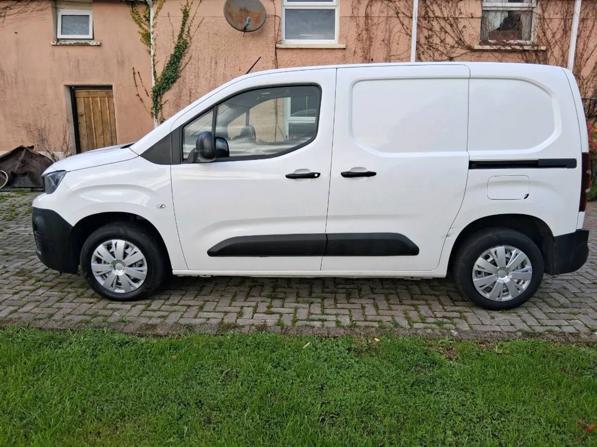 Van - Image 3