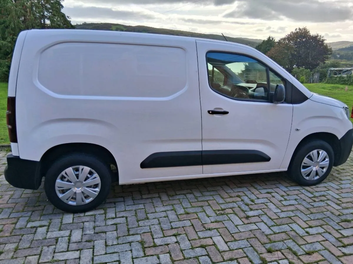 Van - Image 4