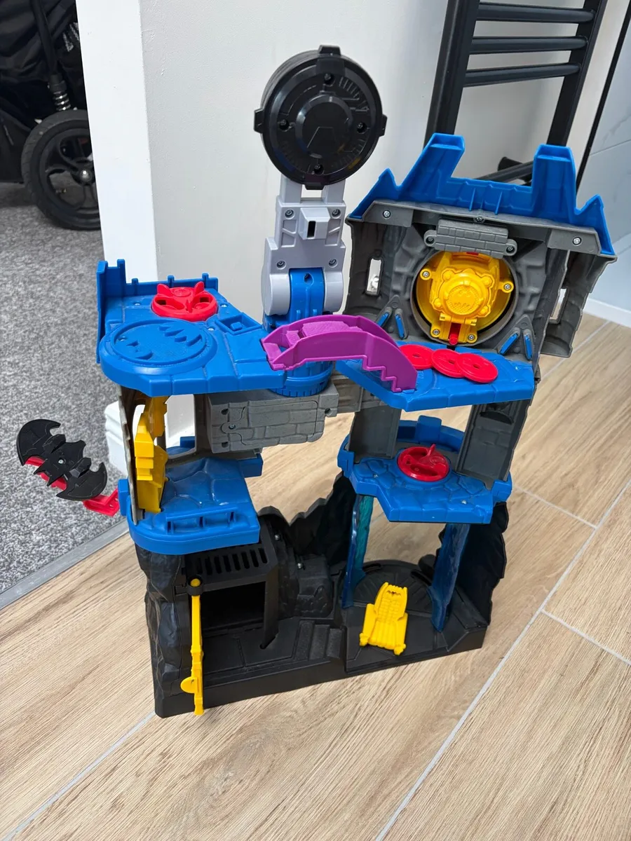 Batman cave playset - Image 2
