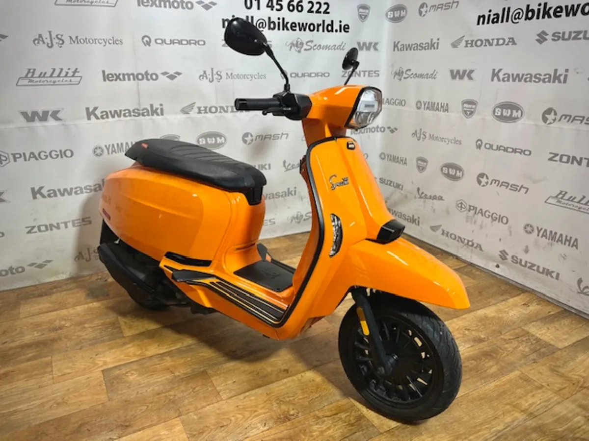 PRE-OWNED Lambretta V50 2025 - Image 2