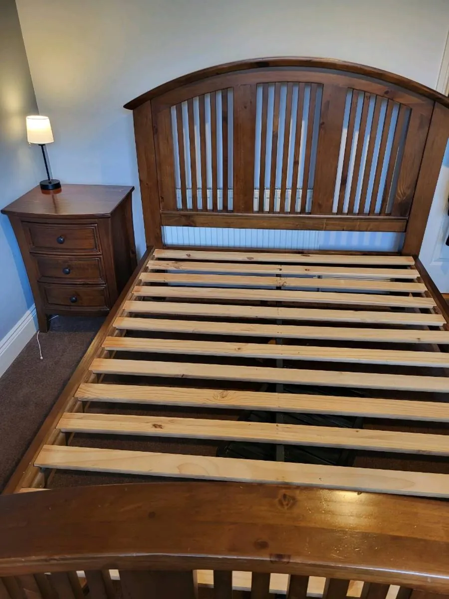 5ft Oak bed & locker - Image 1